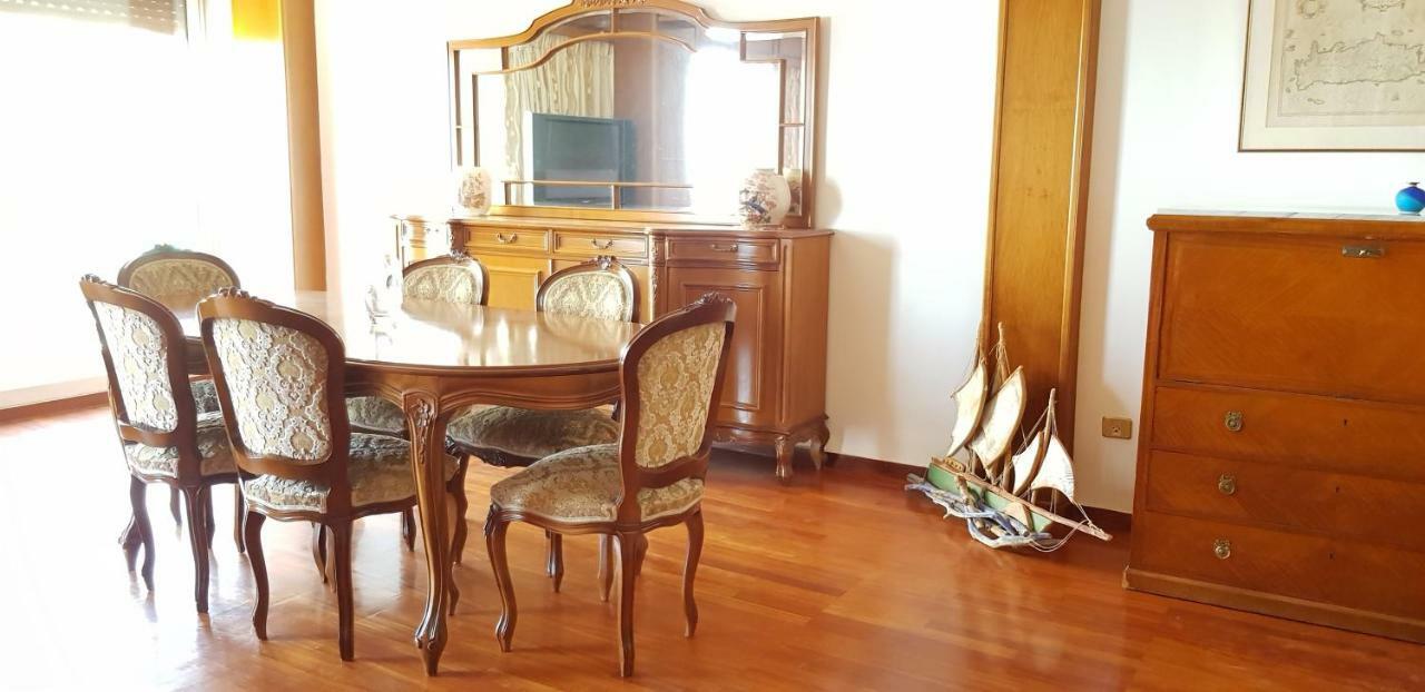 Perfect Beachfront Apartment Athén Kültér fotó
